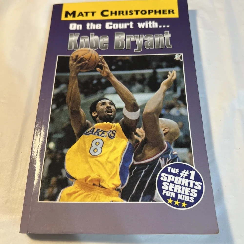 On the Court with ... Kobe Bryant by Matt Christopher (2001, Trade Paperback)
